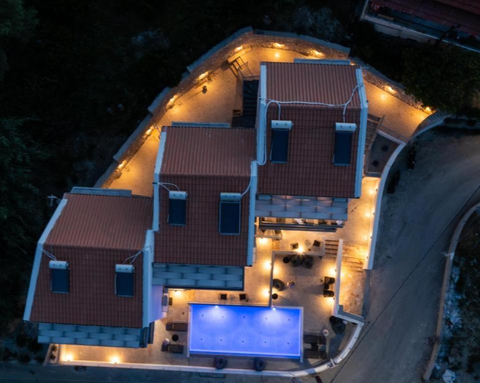 Above Blue Maisonettes Grey Diamond Nikiana Eksteriør billede